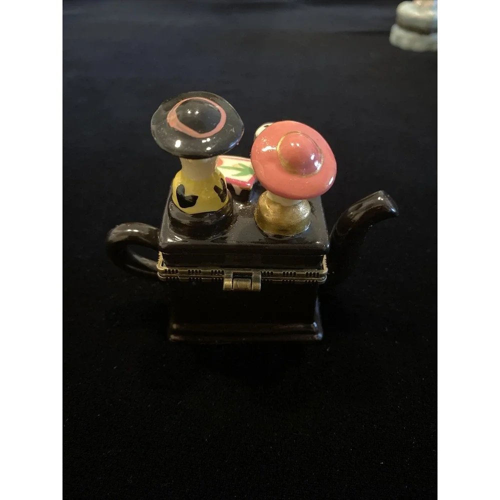Rare Ceramic Faces & Hats / Teapot Trinket Jewelry Box No Signed Excellent Condi